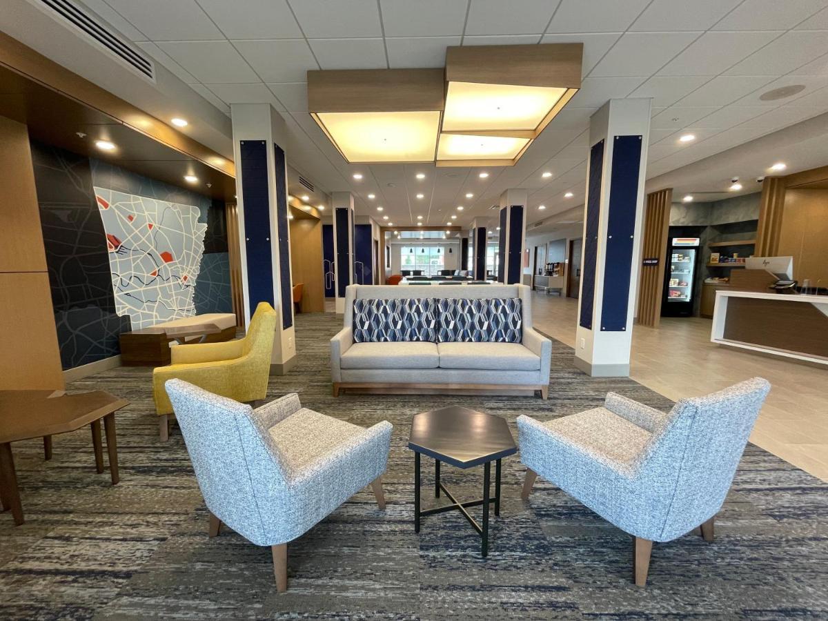 Holiday Inn Express & Suites - Ft. Smith - Airport By Ihg Fort Smith Exterior foto