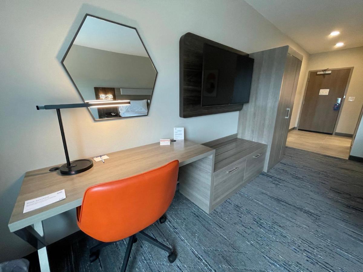 Holiday Inn Express & Suites - Ft. Smith - Airport By Ihg Fort Smith Exterior foto